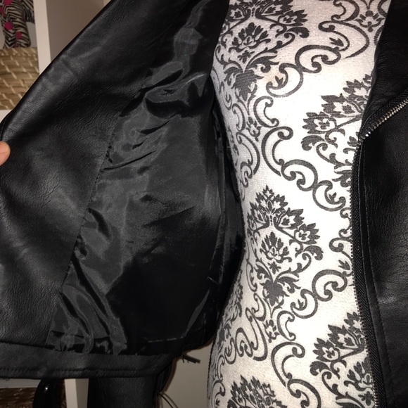 🚫 SOLD 🚫 Faux Leather Fringe Jacket - Picture 13 of 15